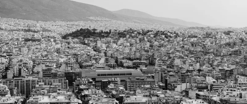 Πόλη από μακριά, κτήρια το ένα δίπλα στο άλλο, τι καλύπτει η ασφάλεια σπιτιού