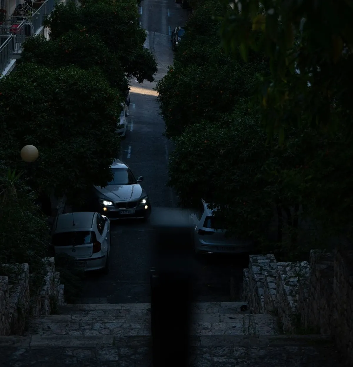 αυτοκίνητο με αναμμένα φώτα ξεπαρκάρει, η καλύτερη ασφάλεια αυτοκινήτου