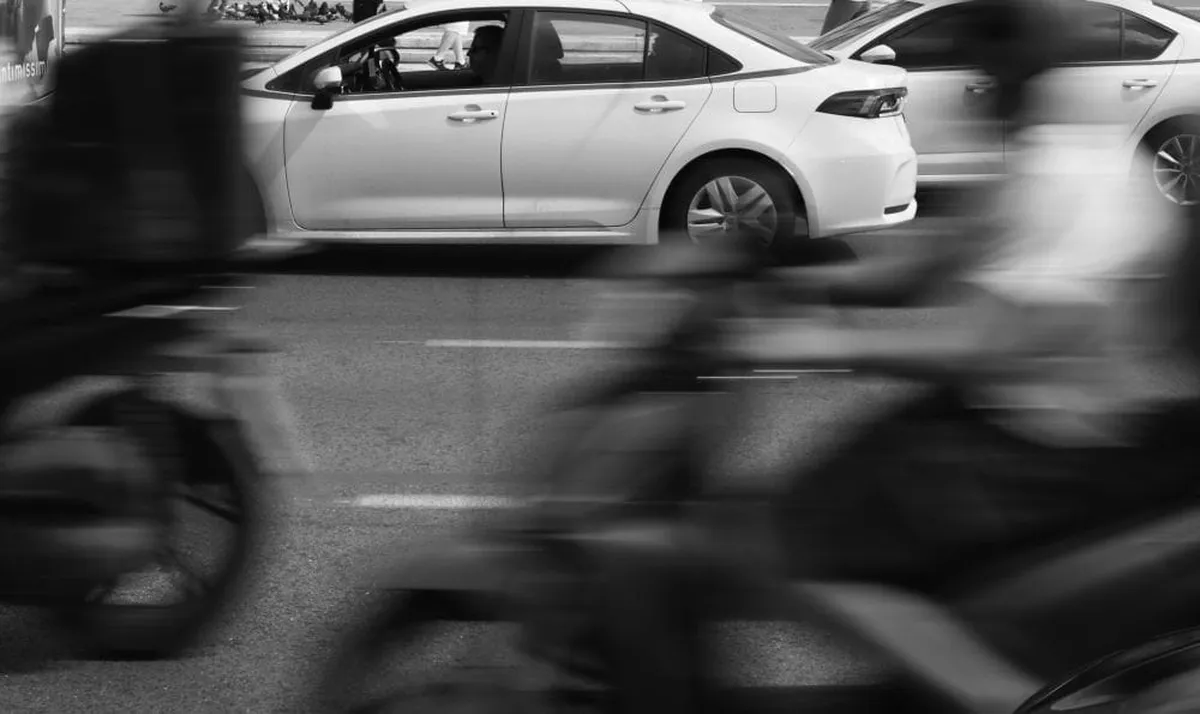 αυτοκίνητα και μηχανάκια σε κίνηση, τέλη κυκλοφορίας με το μήνα 2026