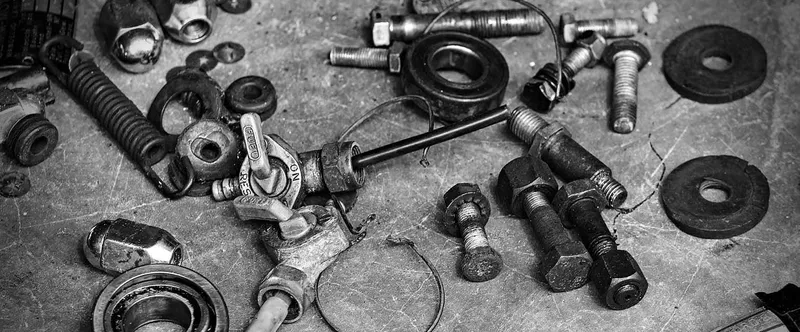 Όλες οι άγνωστες λέξεις που πρέπει να ξέρεις για να συνεννοηθείς με τον μάστορα της μοτοσικλέτας σου
